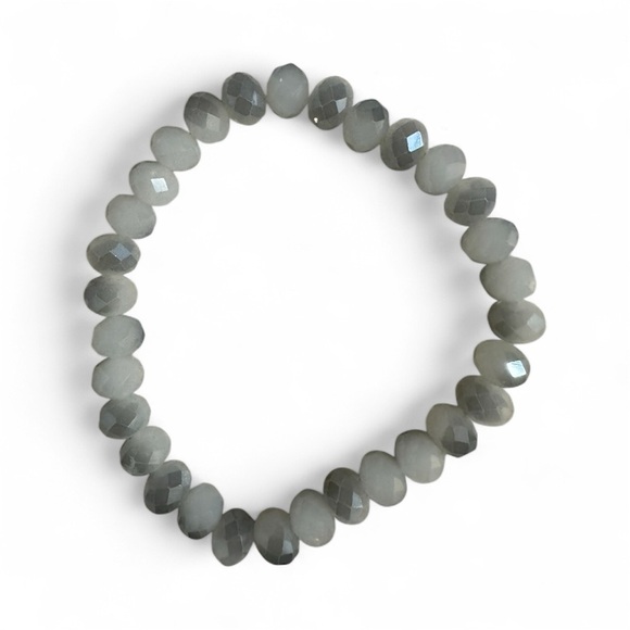 None Jewelry - Elegant White and Gray Beaded Bracelet